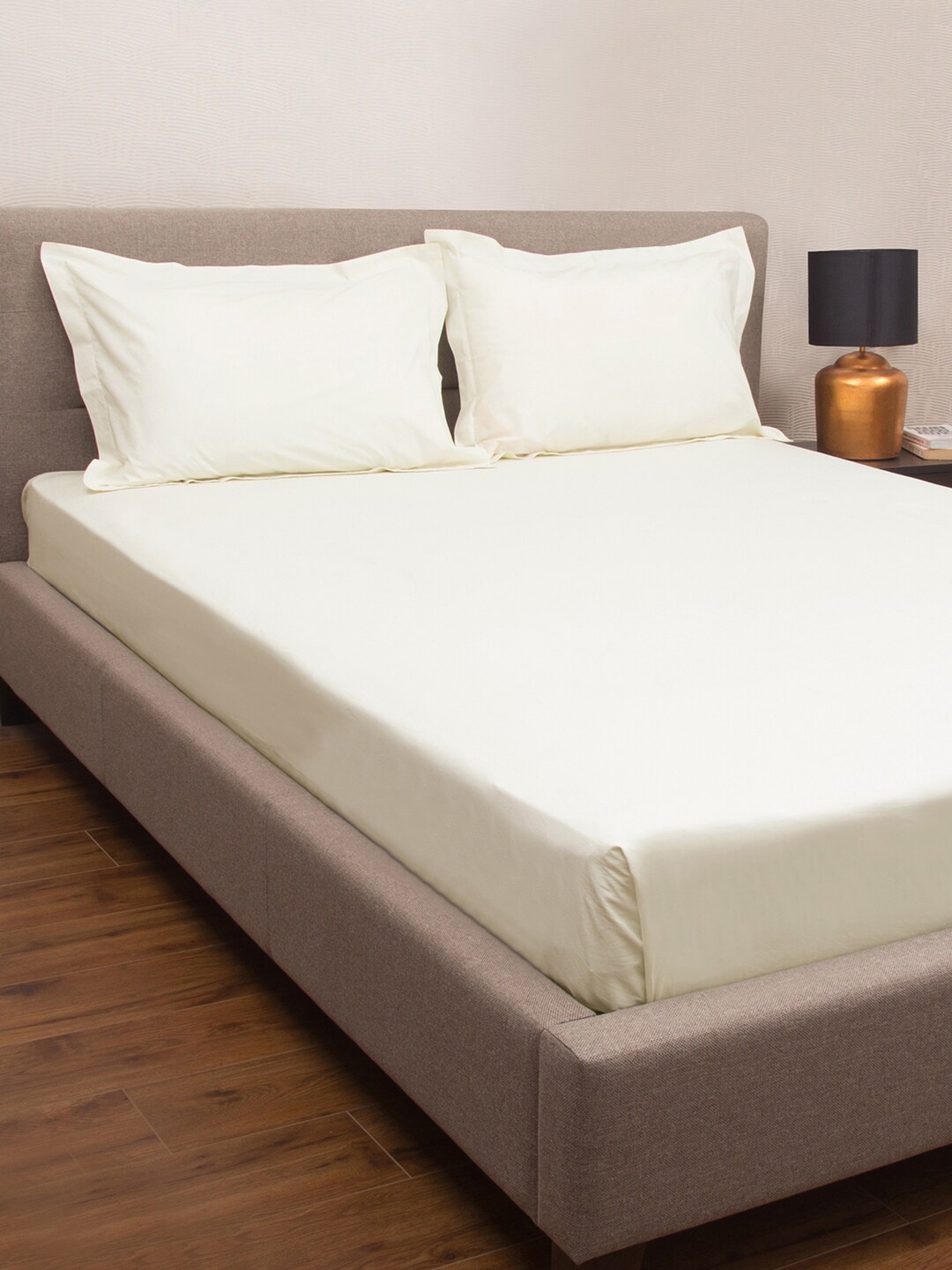 

PETAL HOME Off-White Solid 300 TC Cotton 1 King Bedsheet with 2 Pillow Covers