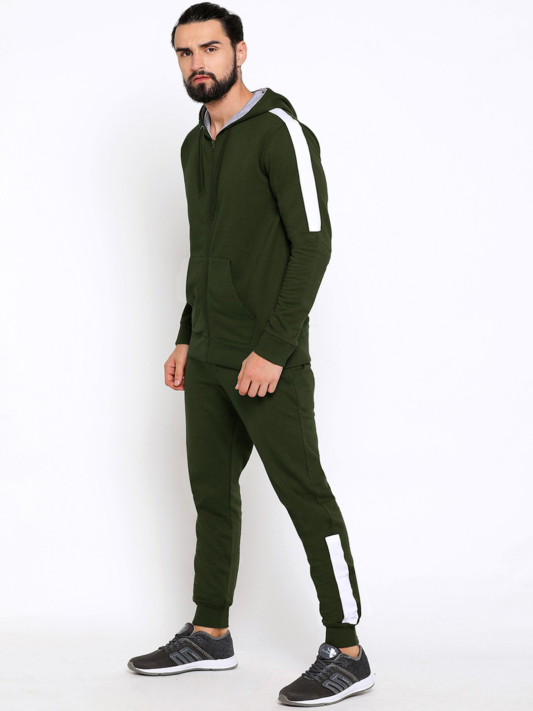 

Maniac Men Olive Green Solid Slim Fit Hooded Tracksuit