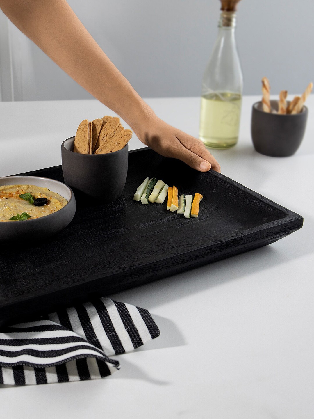 

ellementry Black Solid Onyx Mango Wood Tray