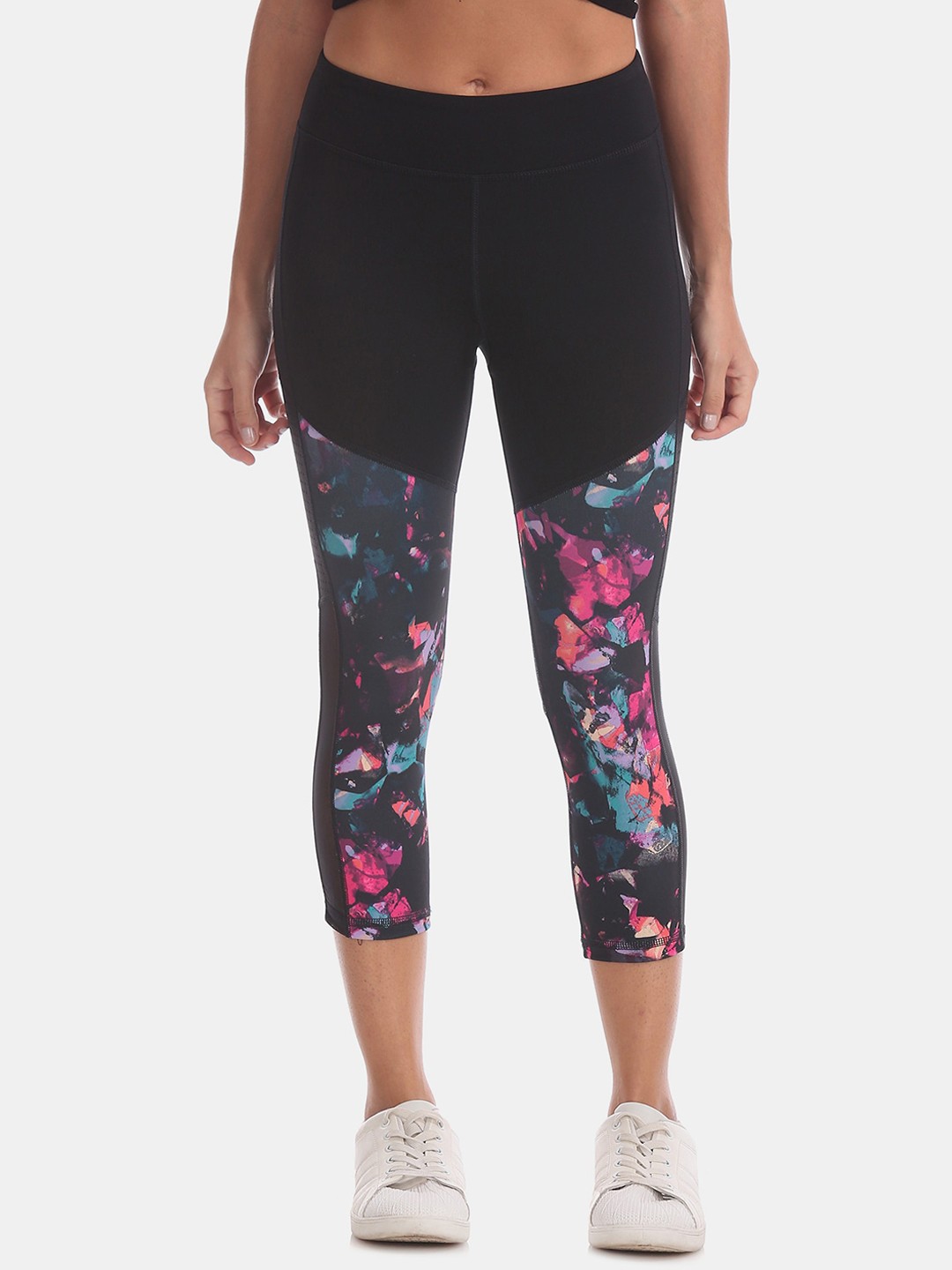 

Aeropostale Women Black Printed Cropped Leggings