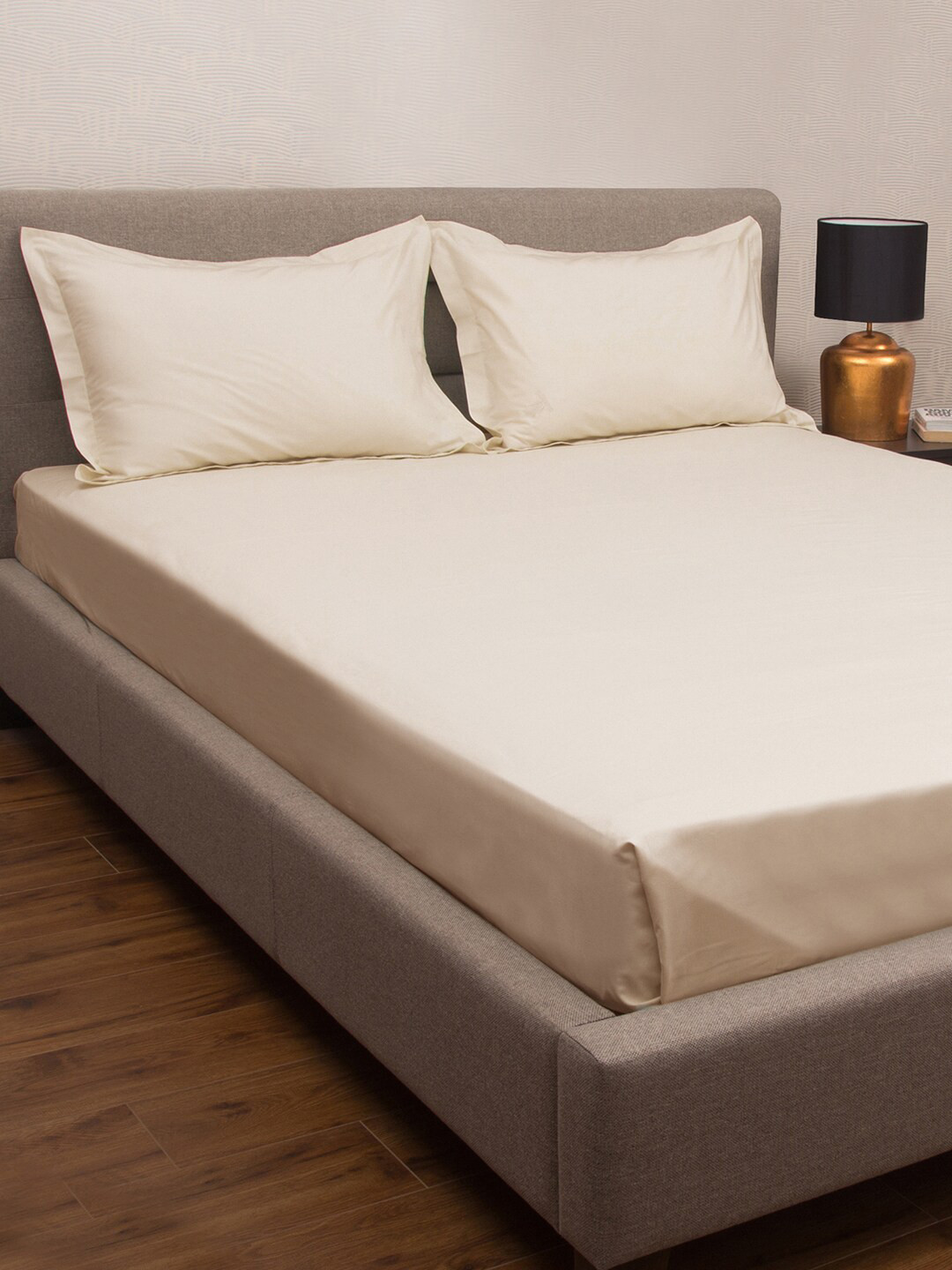 

PETAL HOME Beige Solid 300 TC Cotton 1 King Bedsheet with 2 Pillow Covers