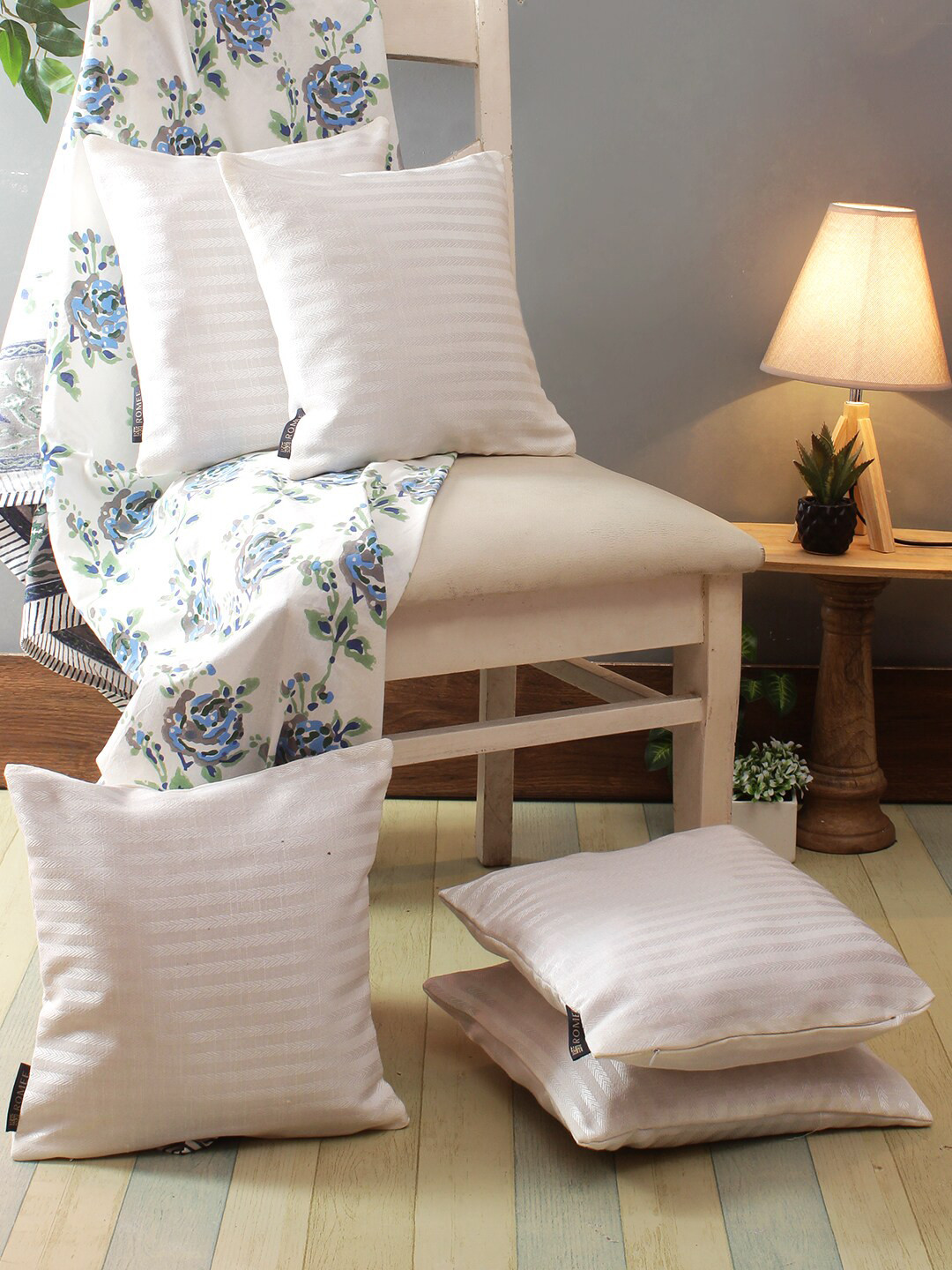 

ROMEE White Set of 5 Striped Square Cushion Covers
