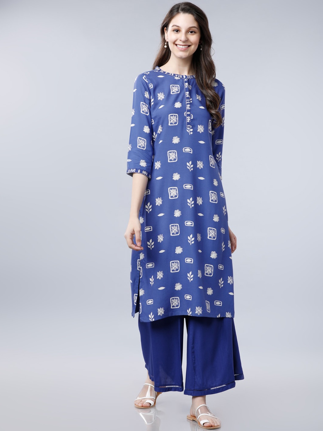 

Vishudh Women Blue & White Printed Kurta with Palazzos