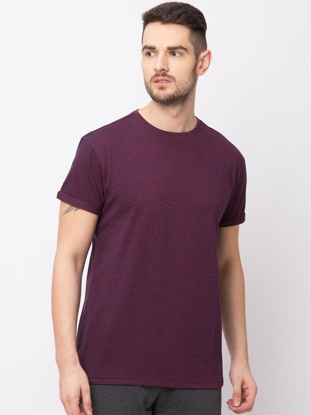 

Globus Men Burgundy Solid Round Neck T-shirt