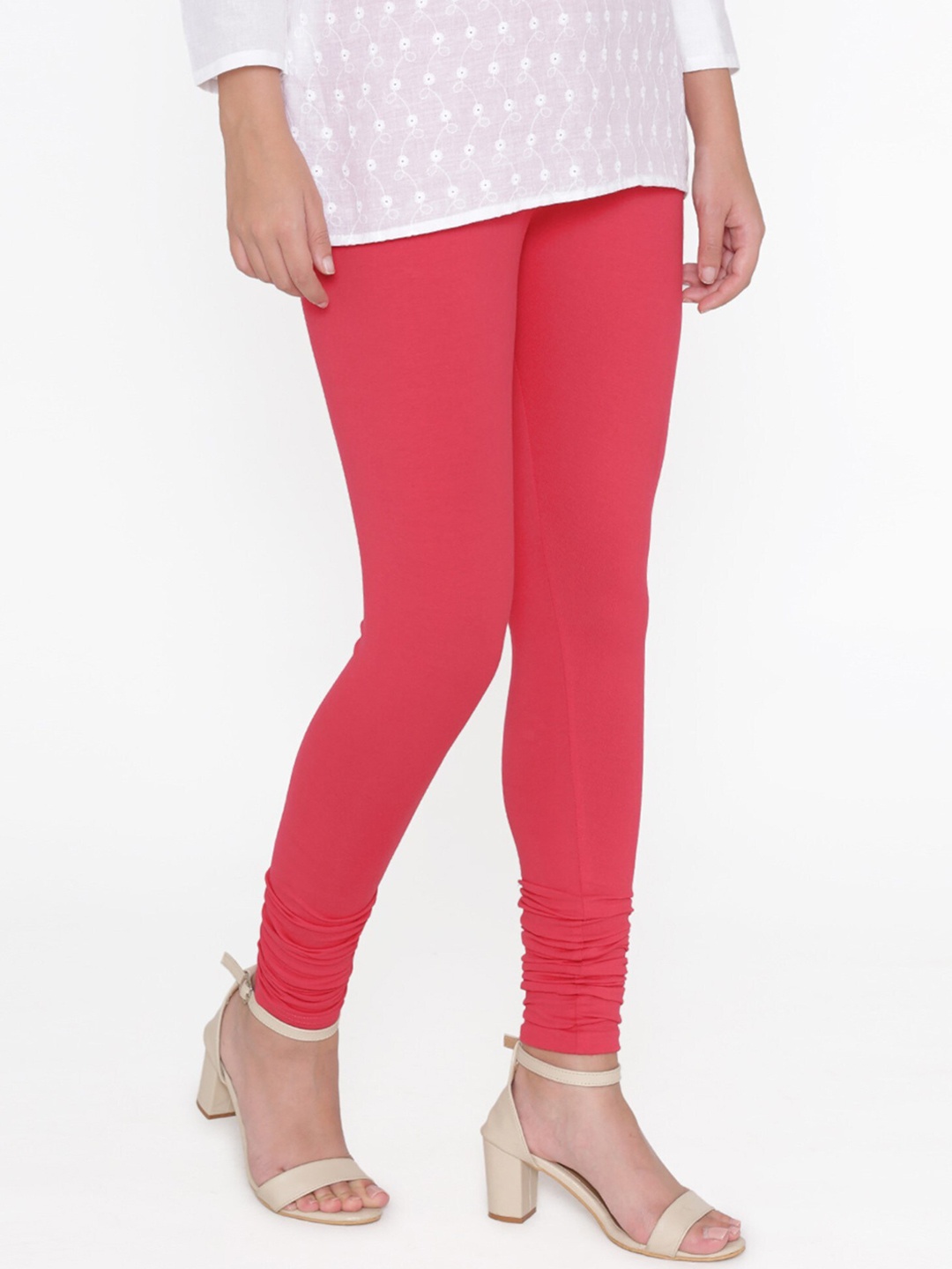 

N-Gal Women Coral Pink Solid Bio-Washed Churidhar Length Leggings