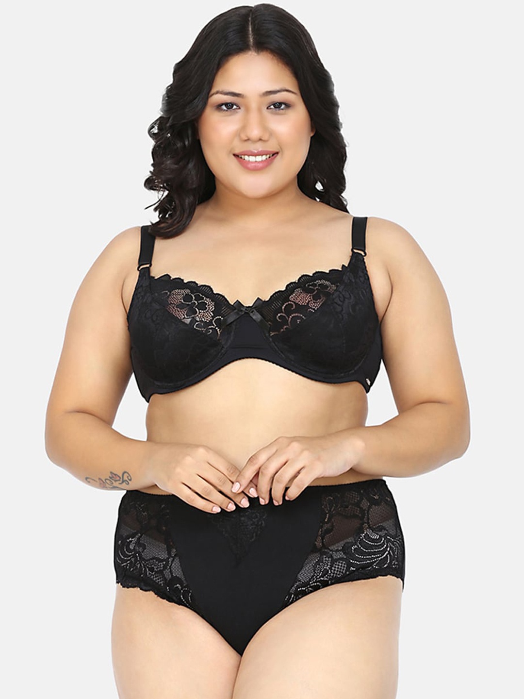 

Curvy Love Plus Size Black Lace Underwired Non-Padded Plunge Bra