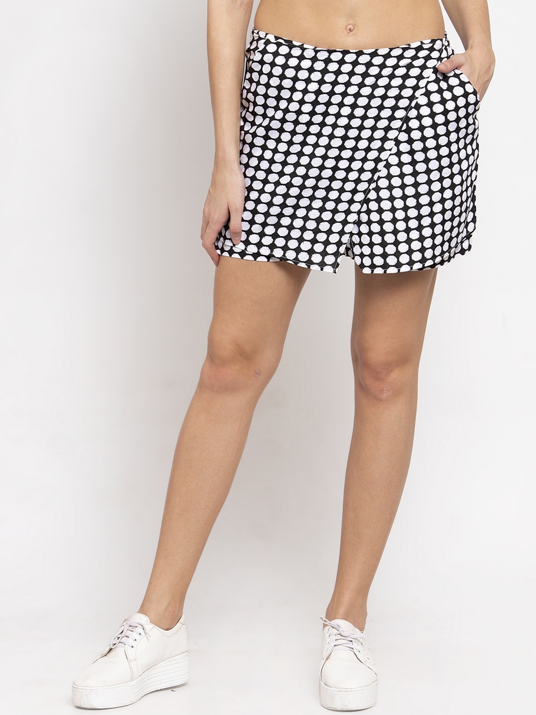 

Purple State Women White & Black Checked Mini Skorts