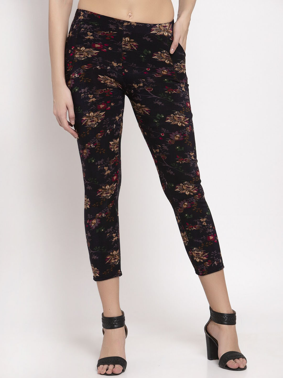 

KLOTTHE Women Black & Beige Printed Jeggings