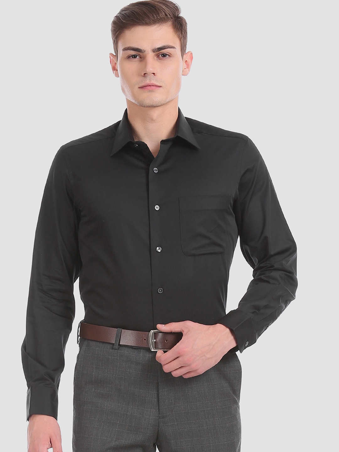 

Arrow Men Black Regular Fit Solid Formal Shirt