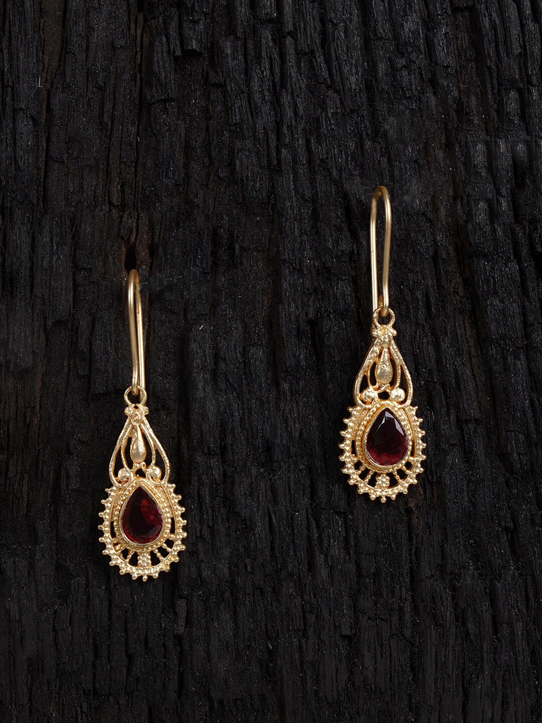 

Shoshaa Red & Gold-Plated Teardrop Shaped Drop Earrings