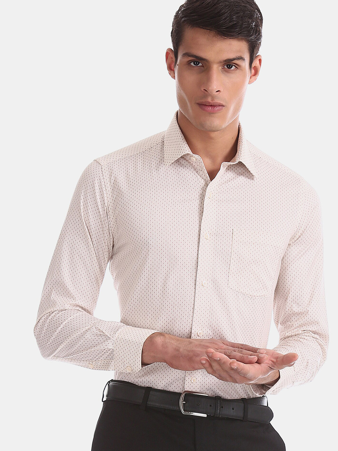 

Arrow Men Beige Slim Fit Printed Formal Shirt