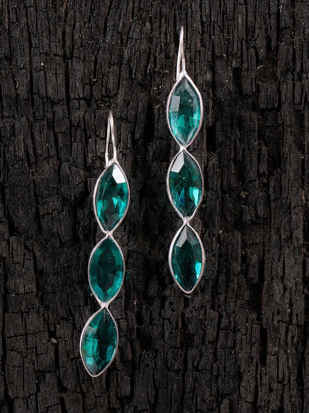 

Shoshaa Sea Green & Silver Leaf Shaped Drop Earrings
