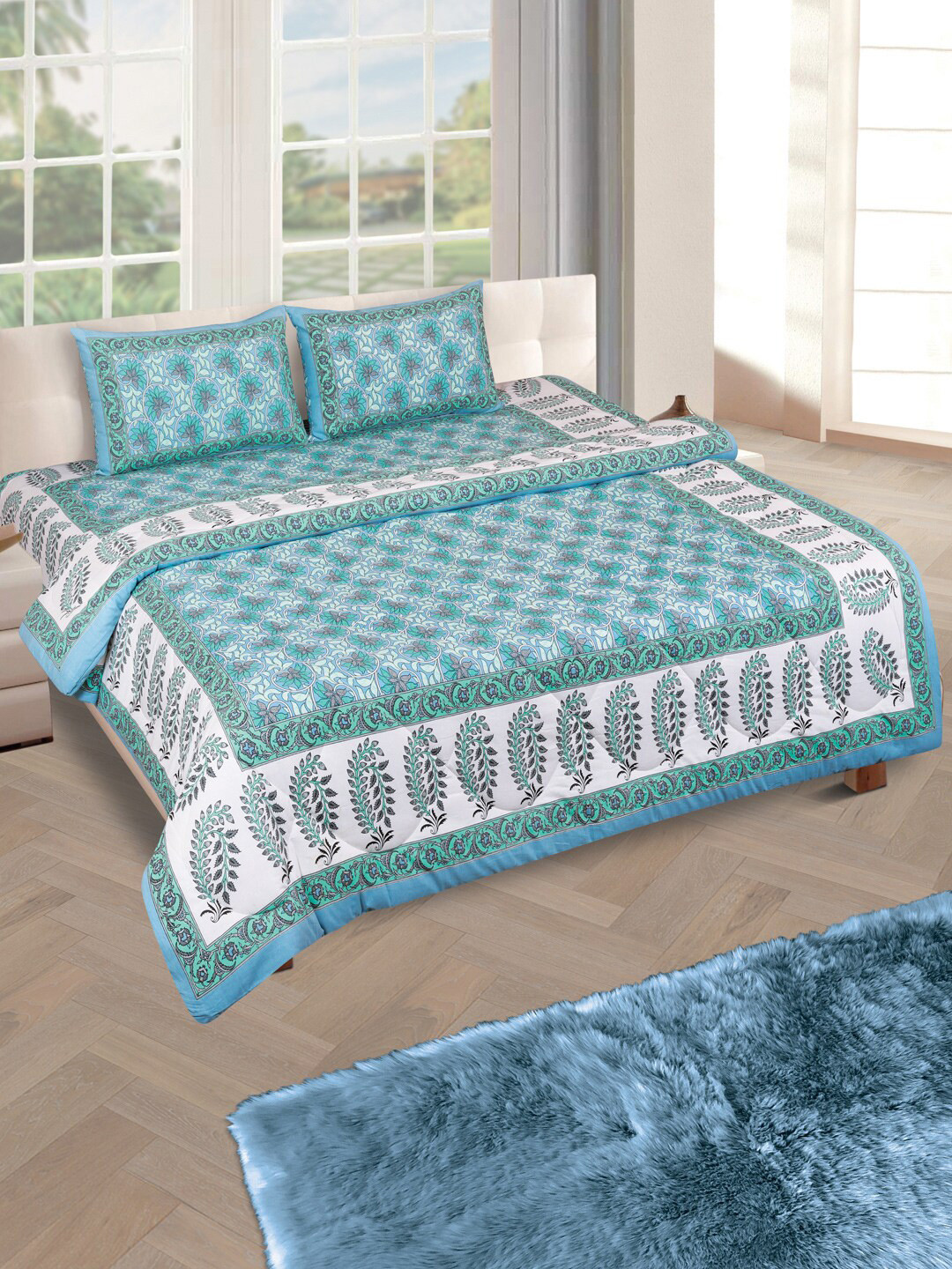 

ROMEE Blue & White Printed Reversible Quilt with King Size Bedsheet & 2 Pillow Covers