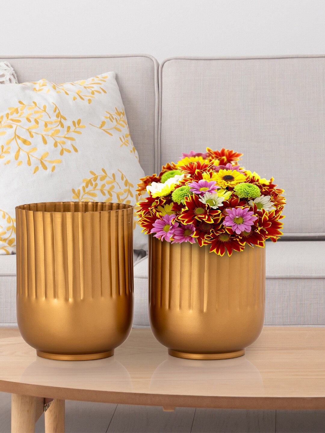 

Aapno Rajasthan Set Of 2 Gold-Toned Migran Iron Planter