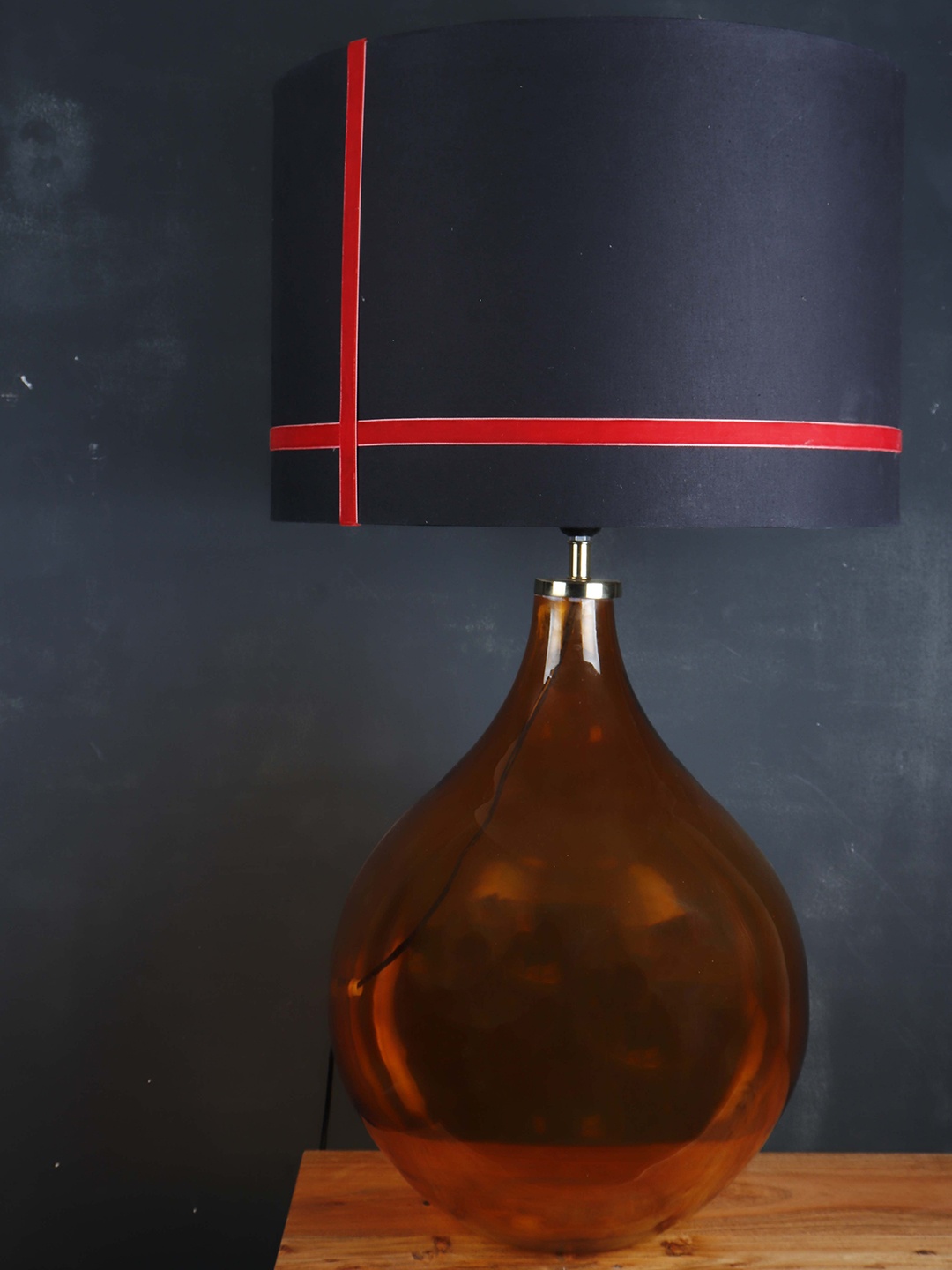 

Grated Ginger Black Self Design Contemporary Big Bump Table Lamp