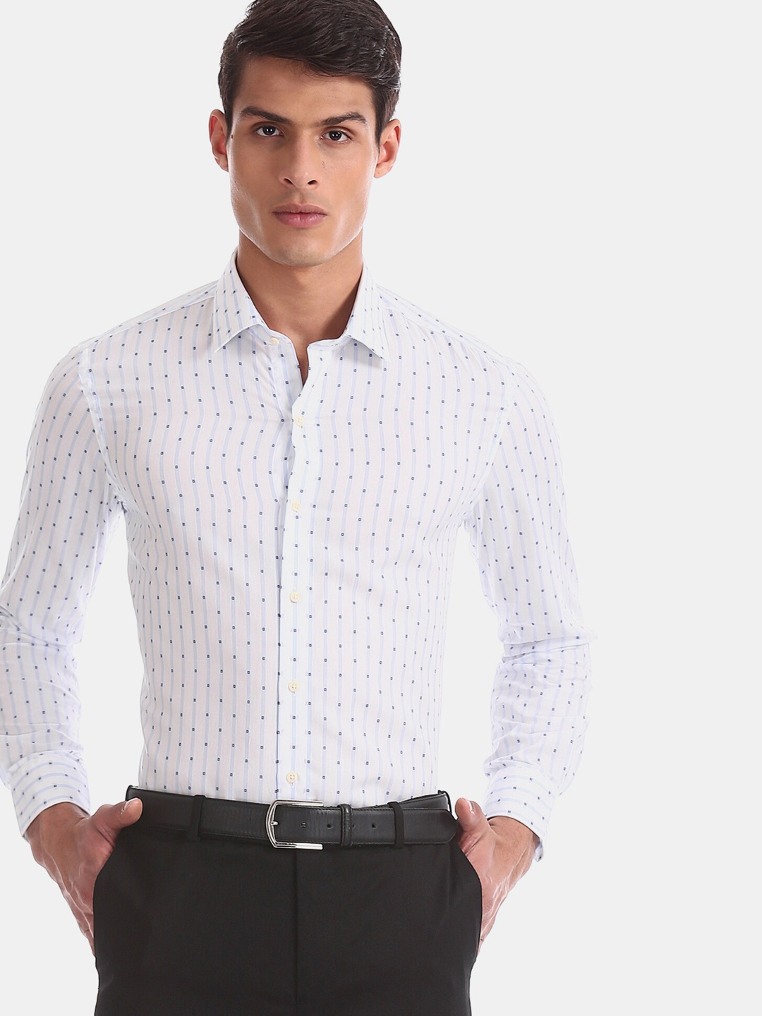 

Arrow Men White & Blue Slim Fit Striped Semiformal Shirt