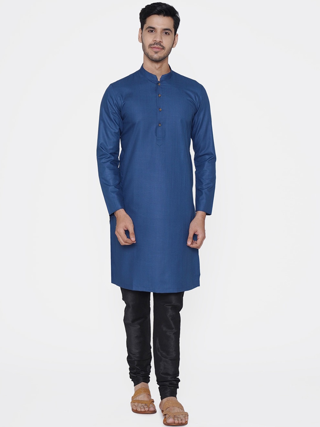 

Manyavar Men Blue Solid Straight Kurta