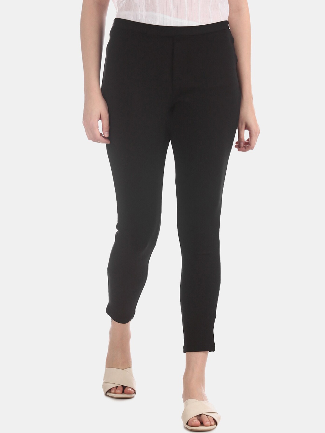 

Flying Machine Women Black Solid Treggings