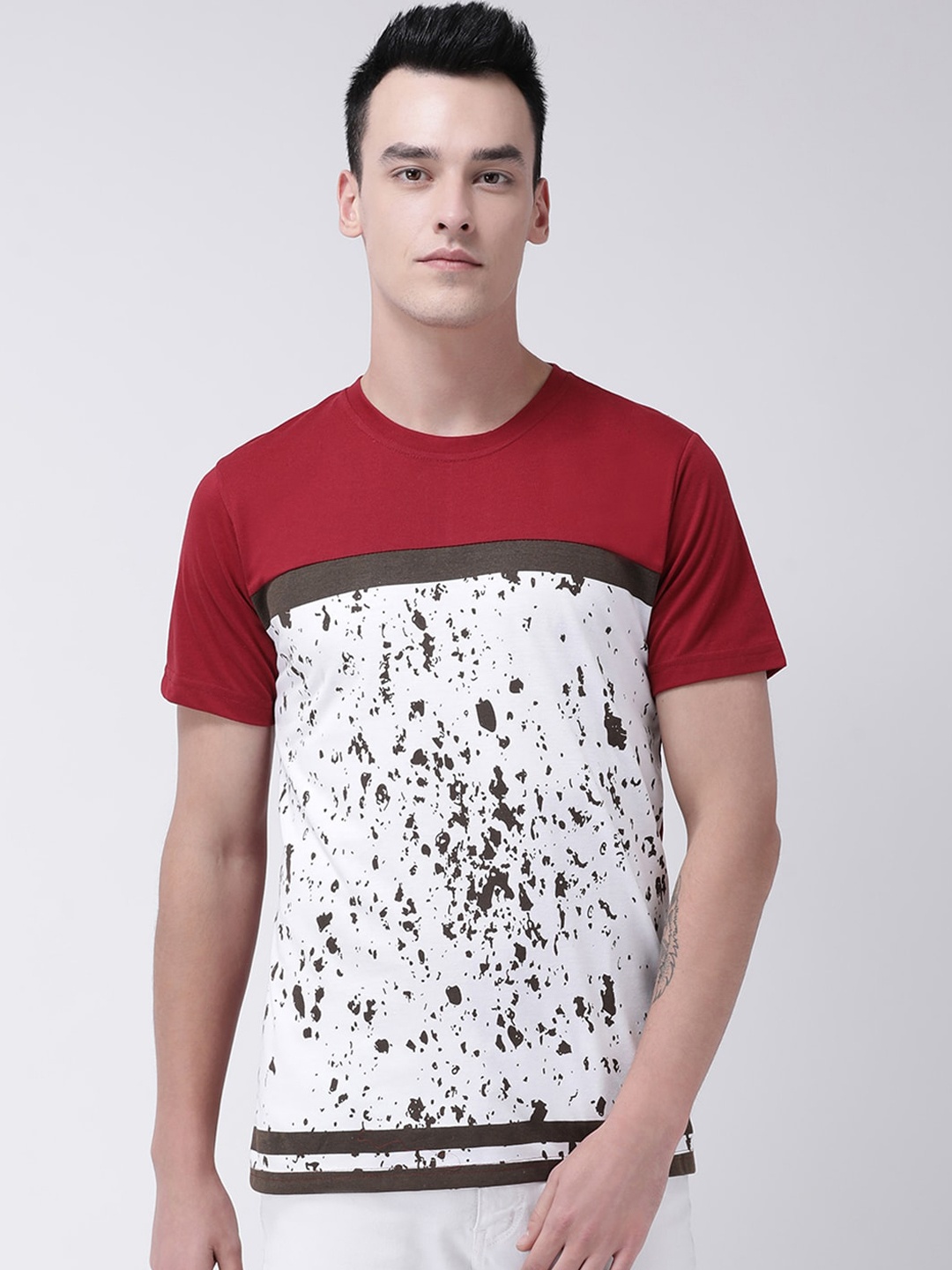 

GRACIT Men White & Red Colorblocked Round Neck T-shirt