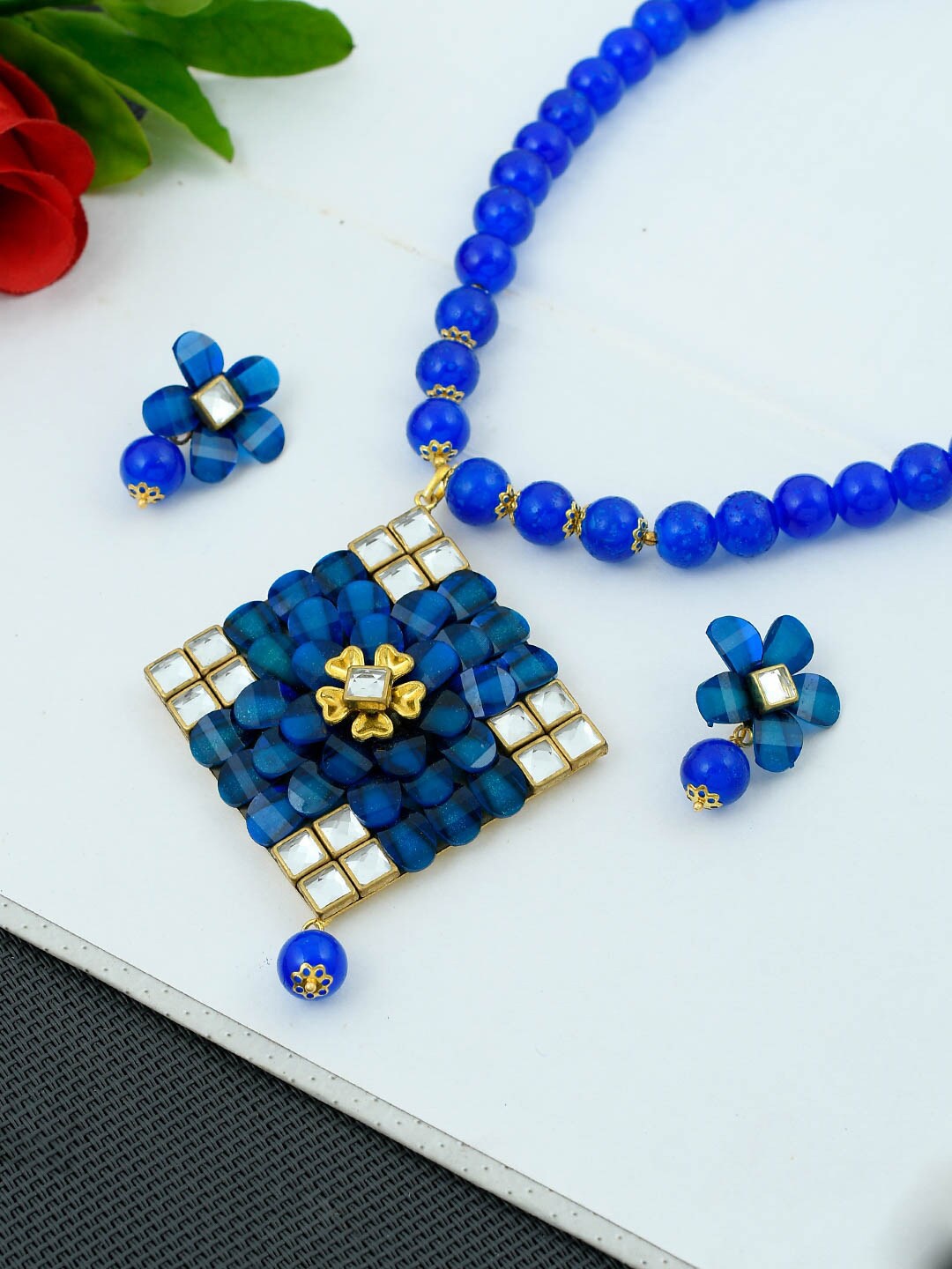 

Silvermerc Designs Gold-Plated Blue & White Pearl Beaded Jewellery Set