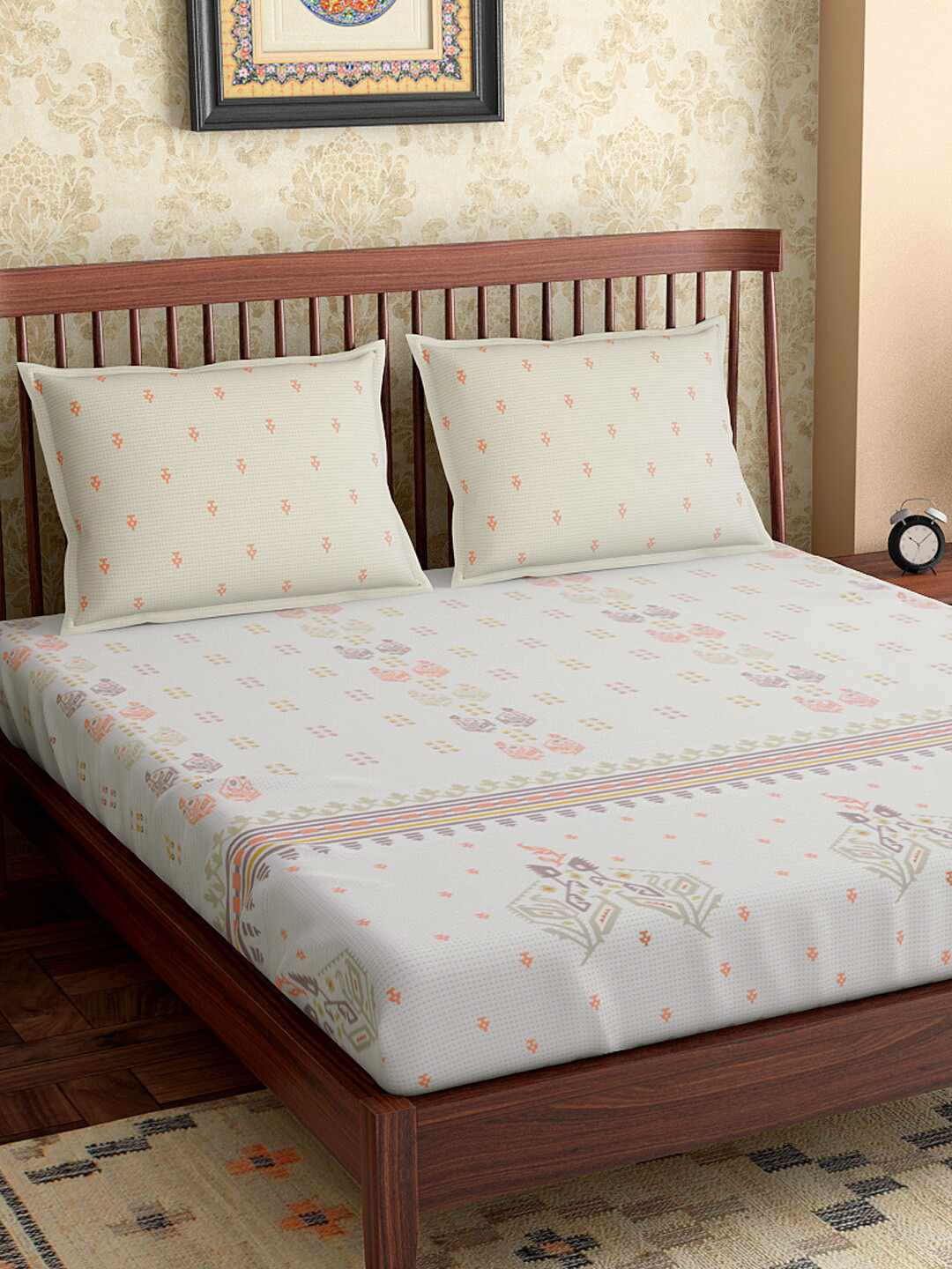 

PETAL HOME Cream-Coloured Abstract 300 TC Cotton 1 Queen Bedsheet with 2 Pillow Covers, Off white