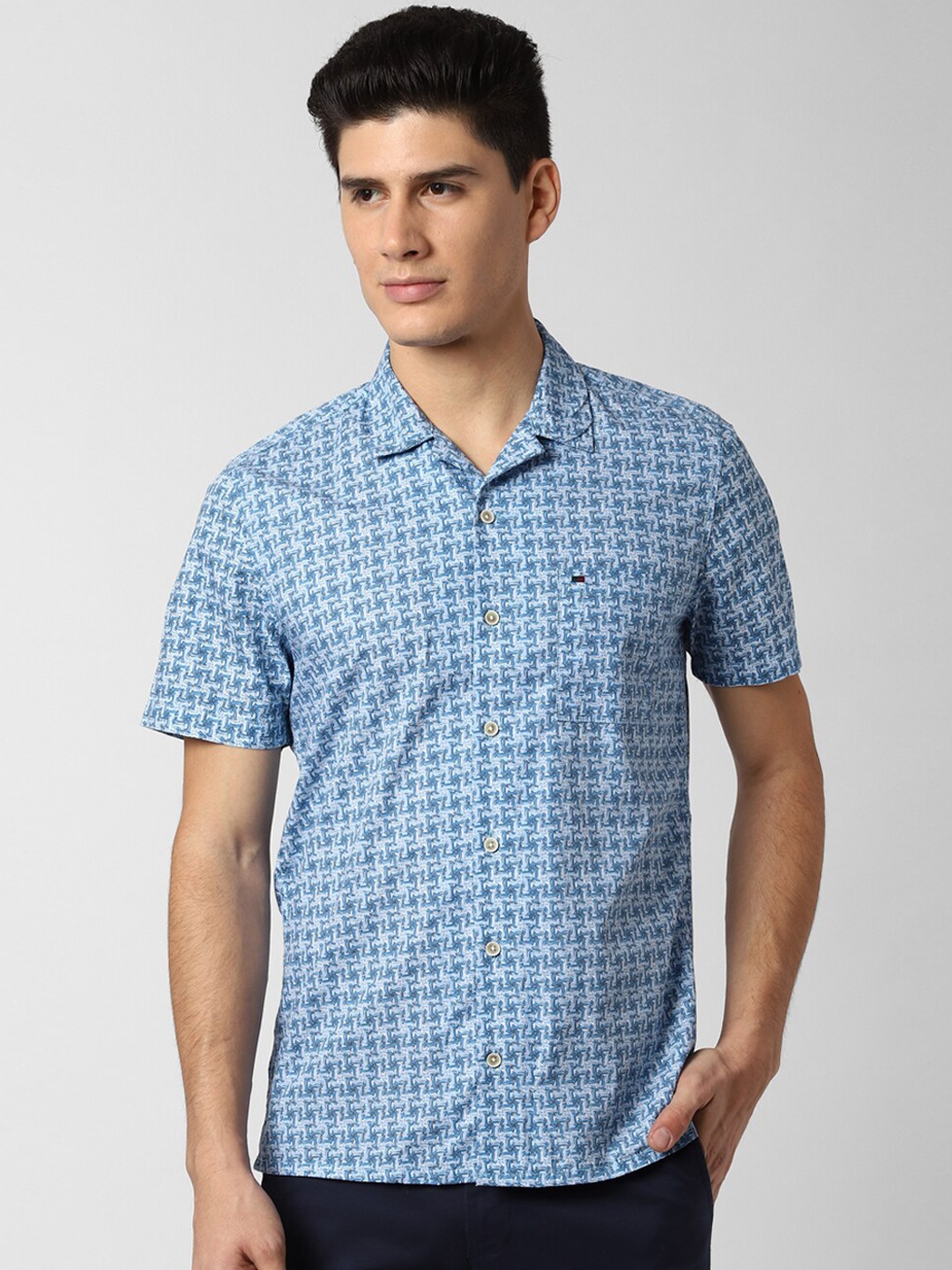 

Peter England Casuals Men Blue Slim Fit Printed Casual Shirt