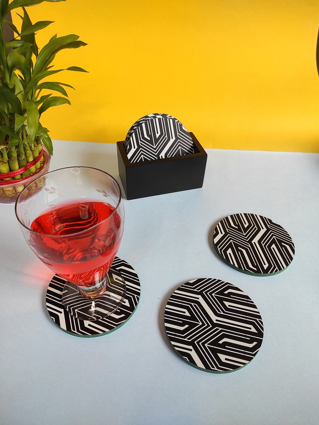 

CRAYTON Set Of 6 Black & White Abstract Print Round Wooden Coasters With Holder