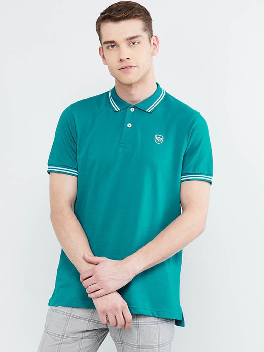 

max Men Green Solid Polo Collar T-shirt