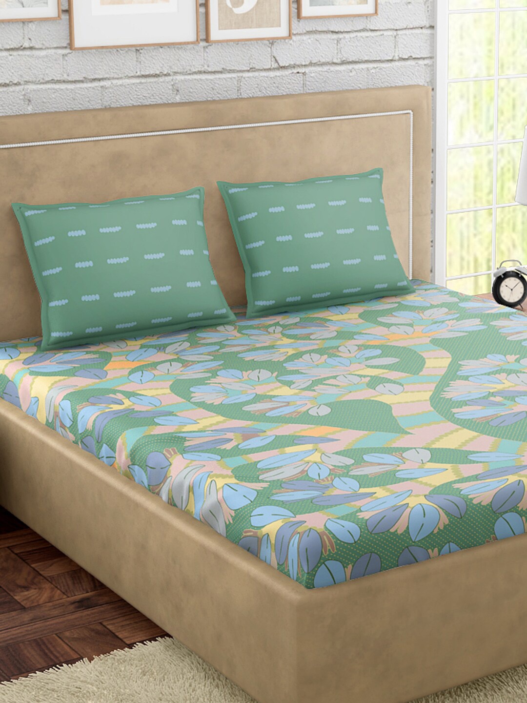 

PETAL HOME Green Graphic 300 TC Cotton 1 Queen Bedsheet with 2 Pillow Covers