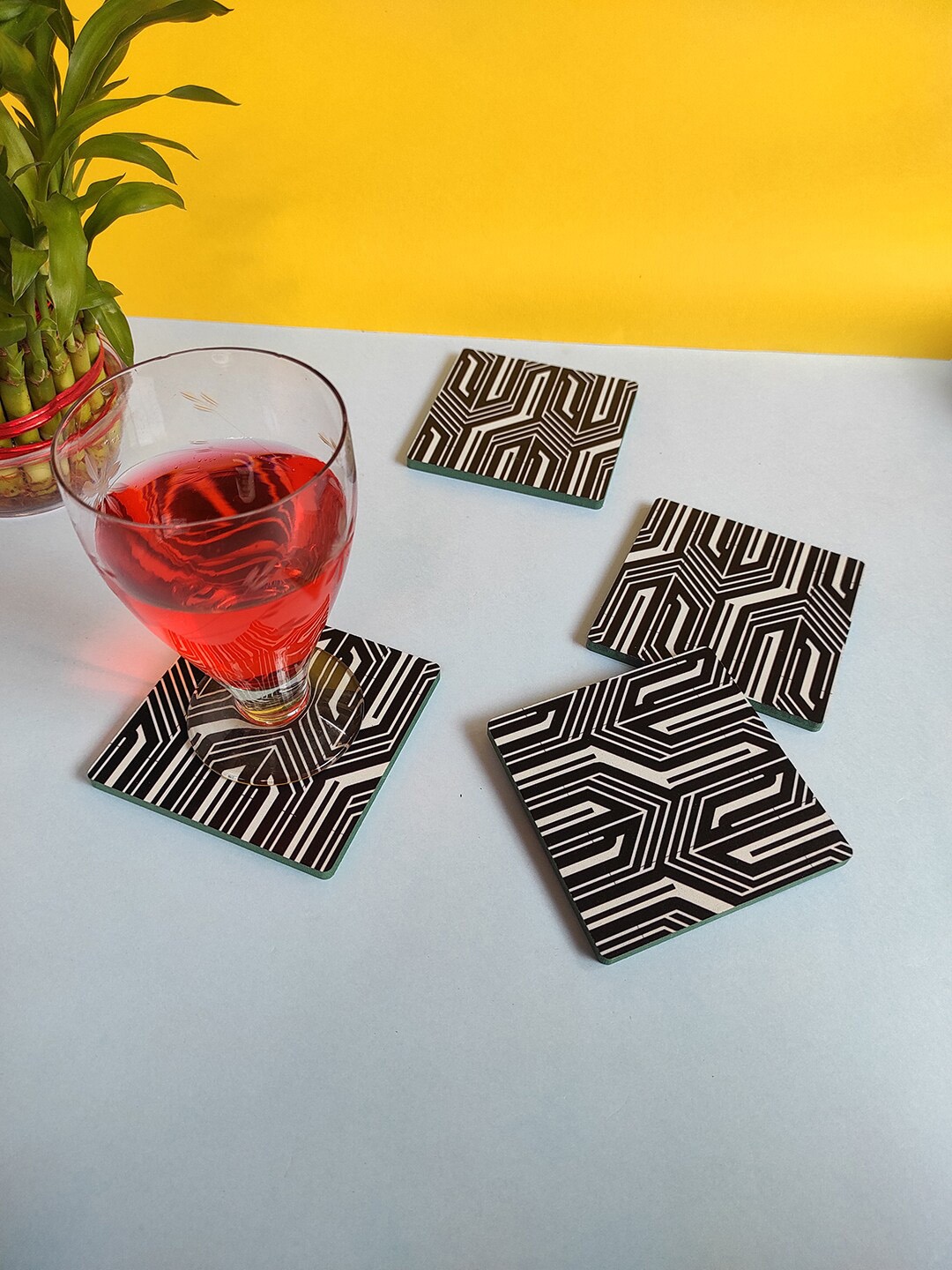 

CRAYTON Set Of 4 White & Black Geometric Print Square Wooden Coasters