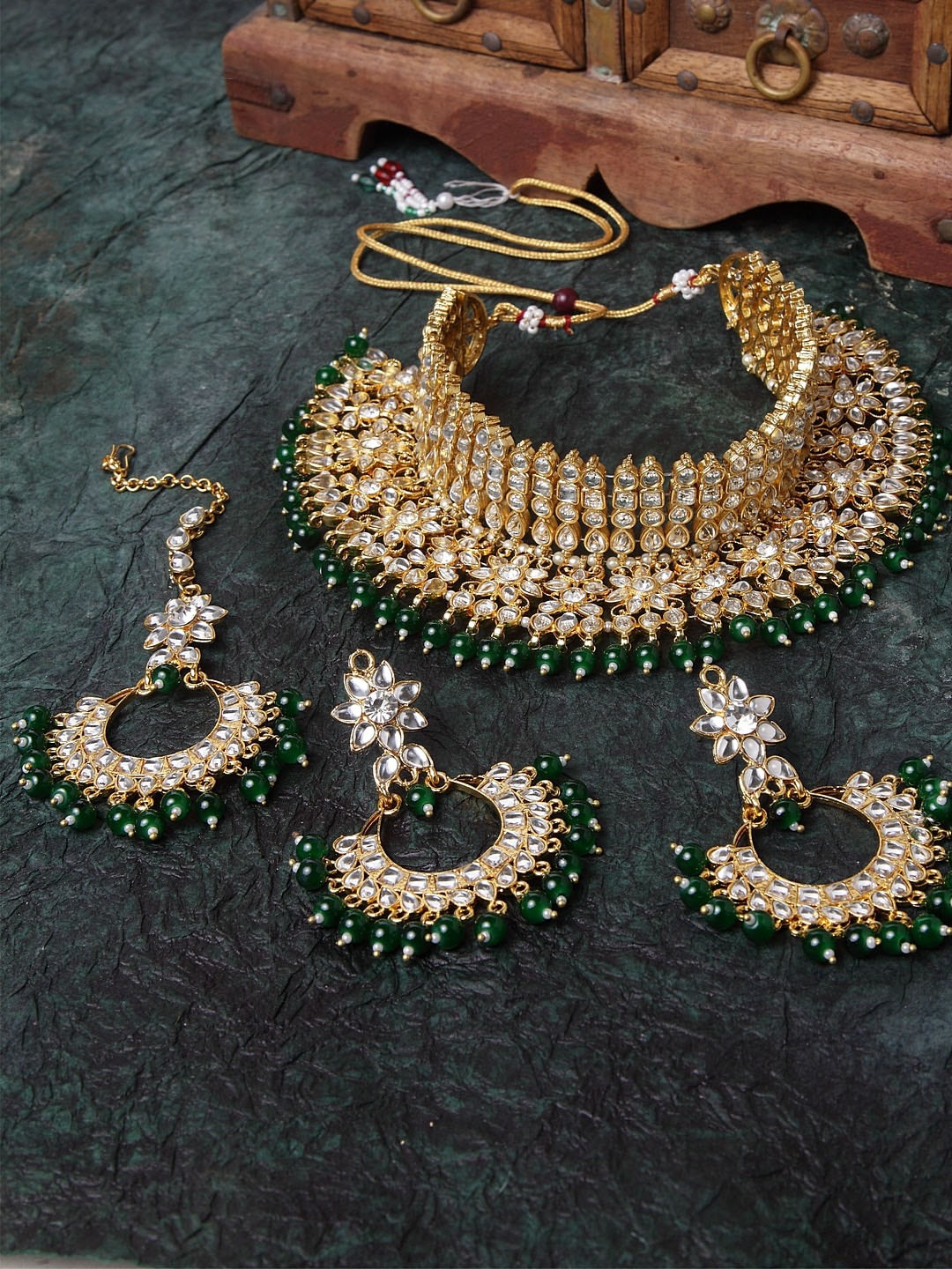 

Shining Diva Women Green & White Gold-Plated Kundan Pearl Jewellery Set