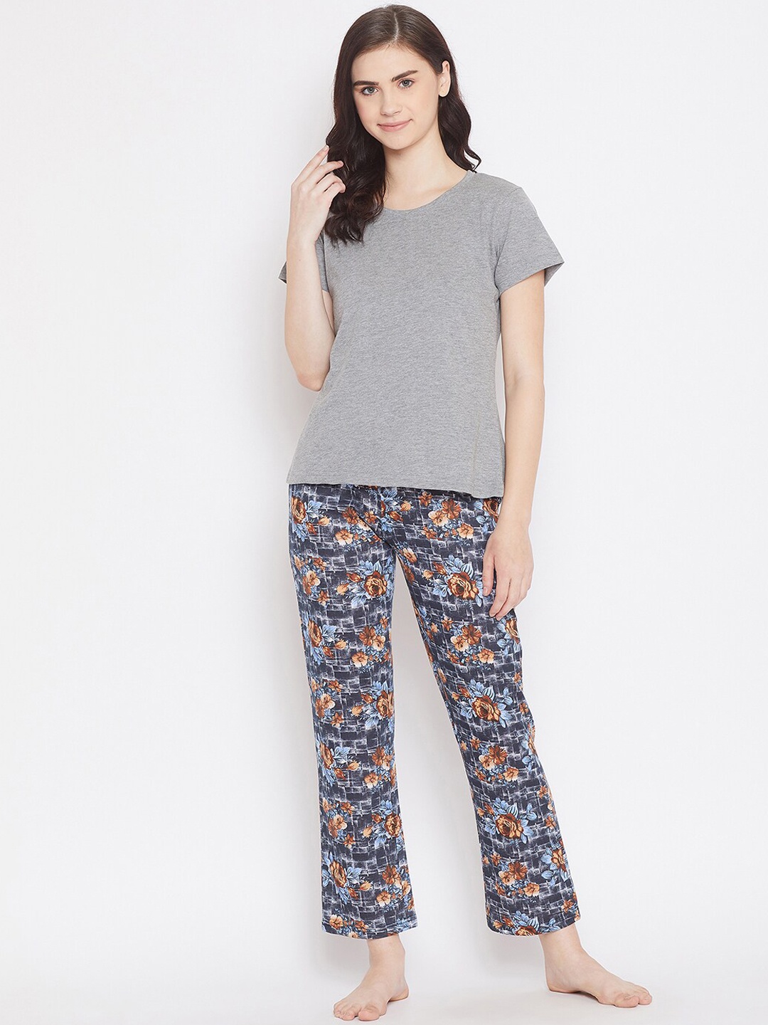 

Clovia Women Grey & Blue Solid Night Suit