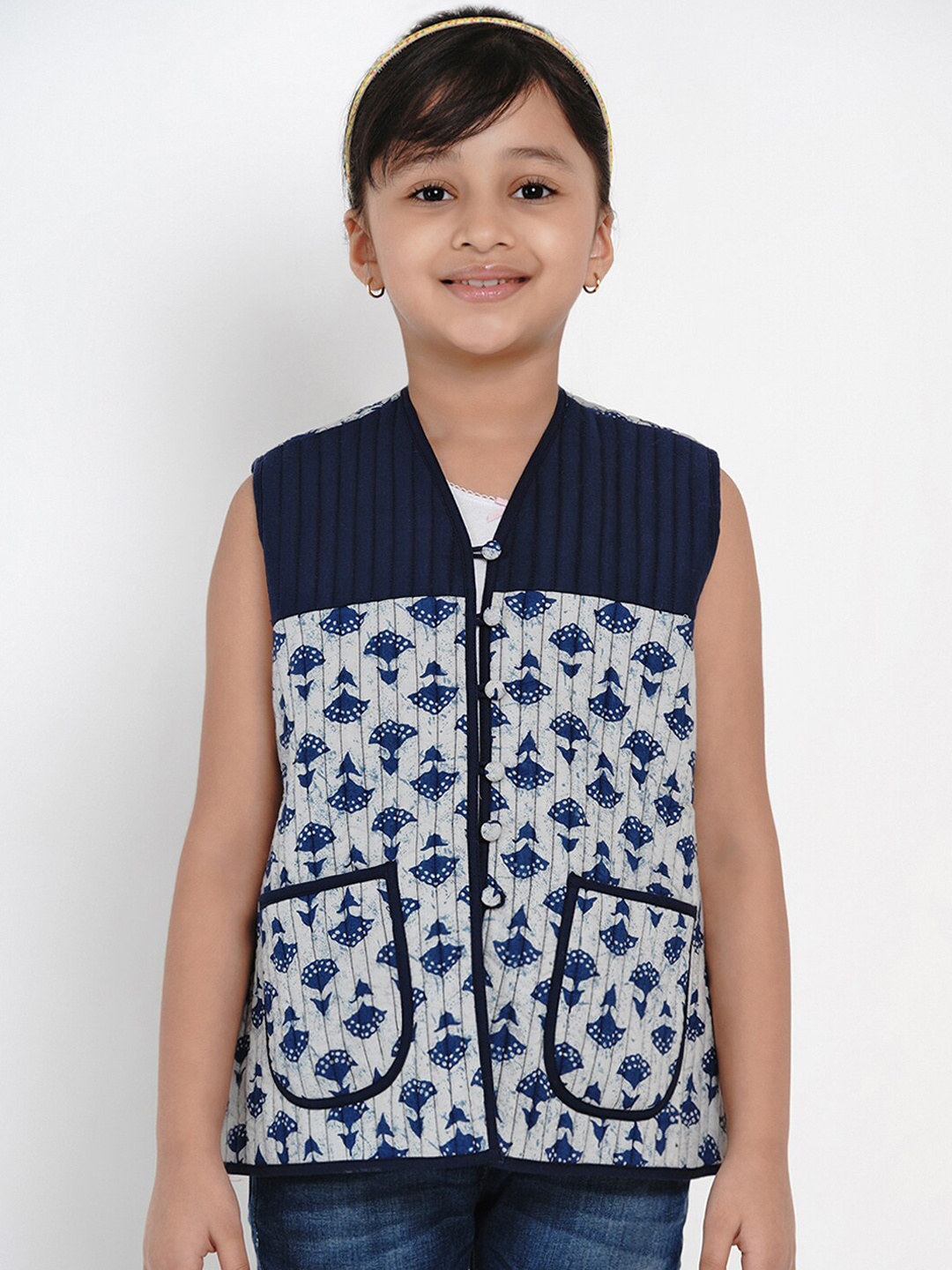 

Bitiya by Bhama Girls Blue Printed Tailored Jacket