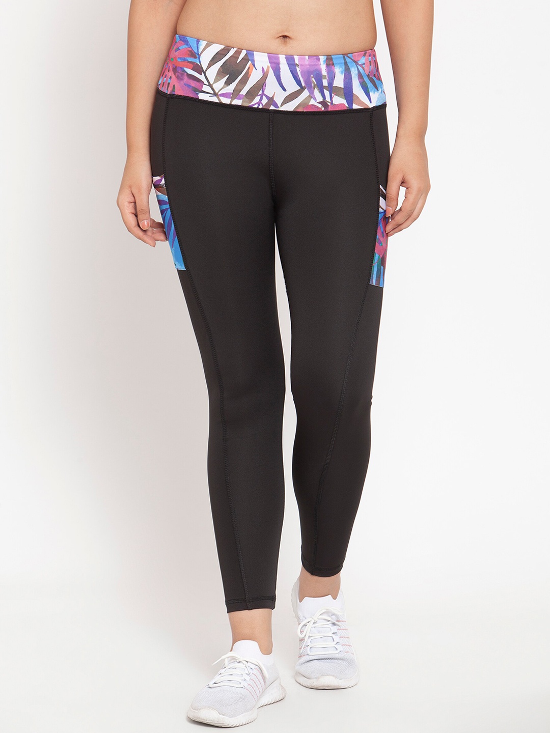 

Boston Club Women Black Solid Tights