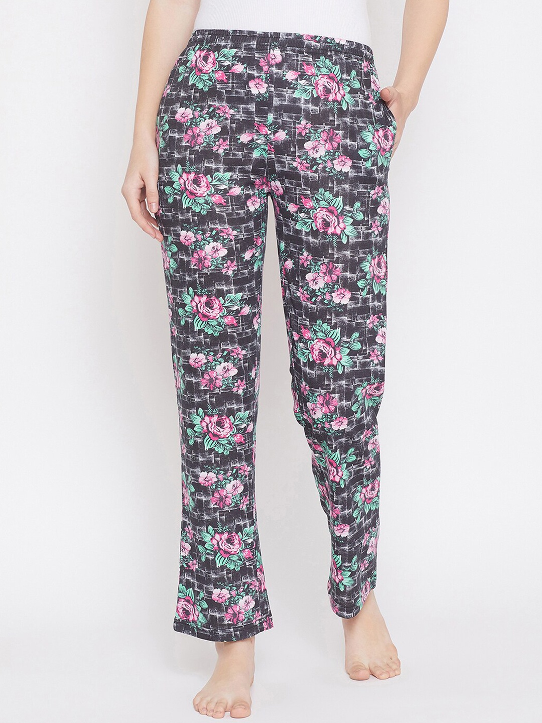 

Clovia Women Black & Pink Floral Printed Lounge Pants LB0176K13