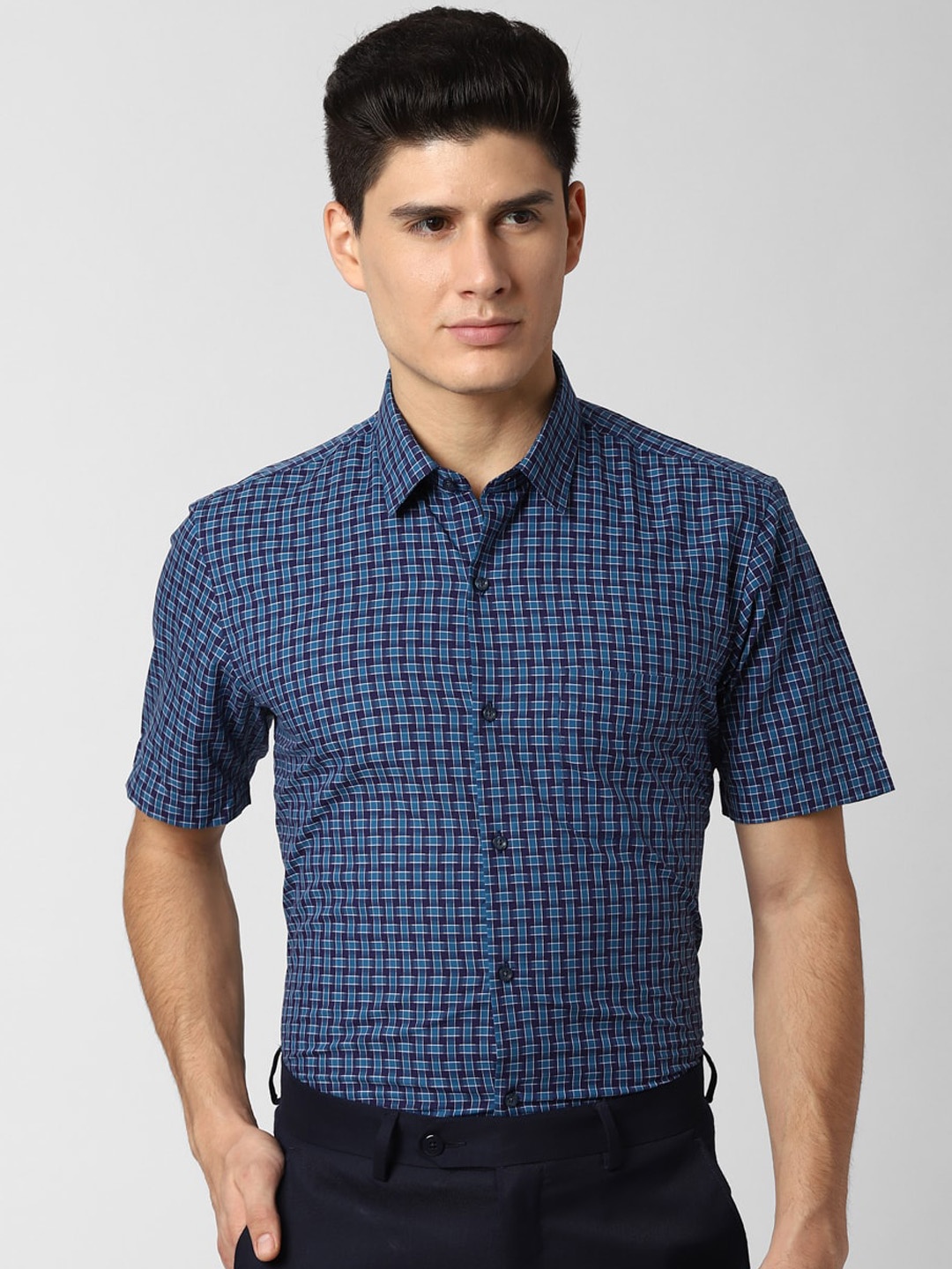 

Peter England Men Navy Blue & Black Regular Fit Checked Formal Shirt