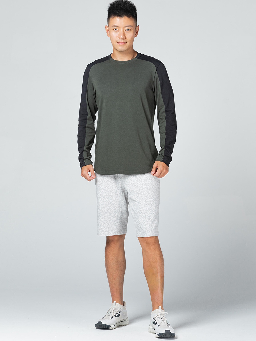 

Domyos By Decathlon Men Green Colourblocked Round Neck Training T-shirt