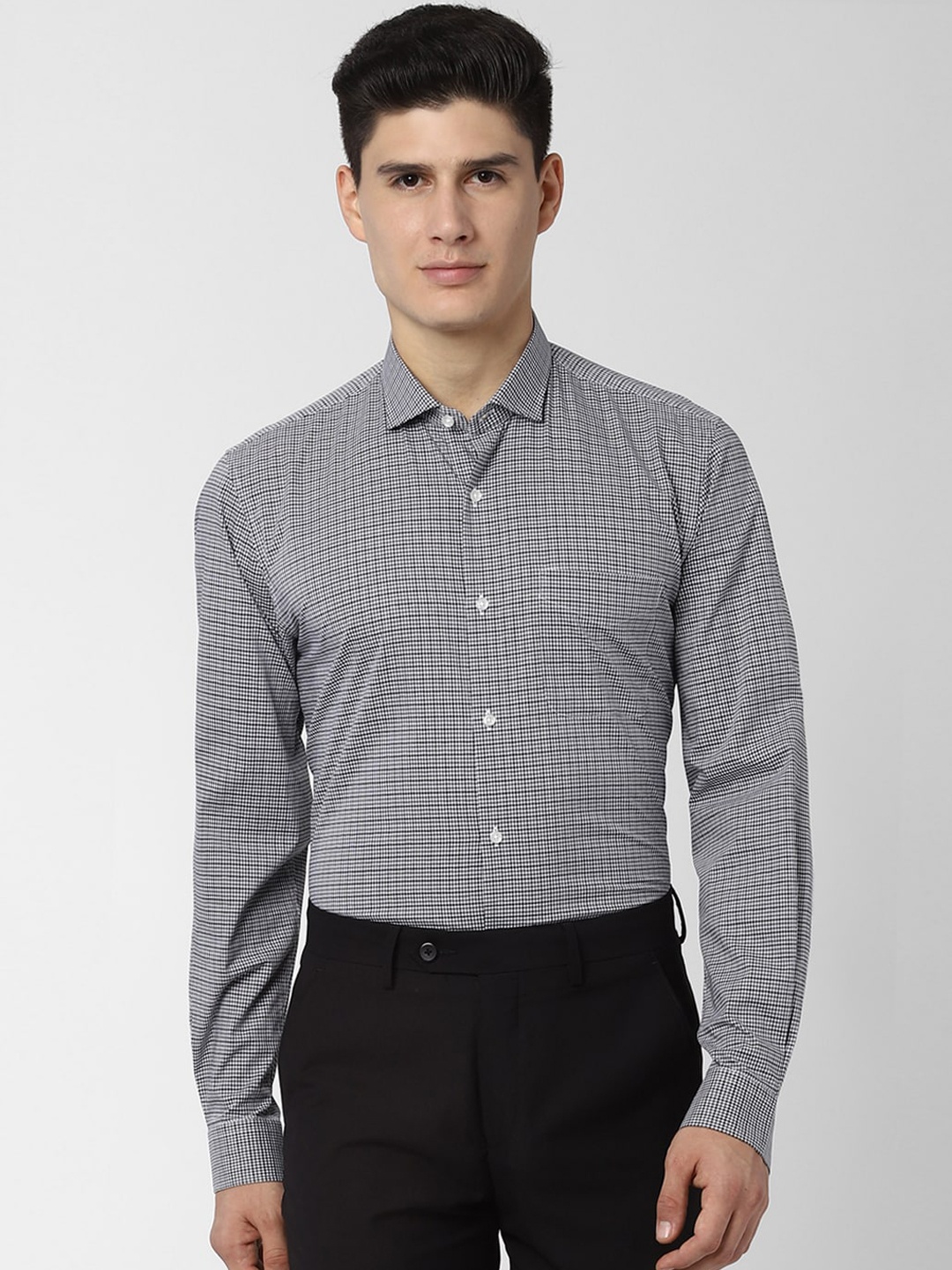 

Peter England Men White & Black Slim Fit Printed Formal Shirt