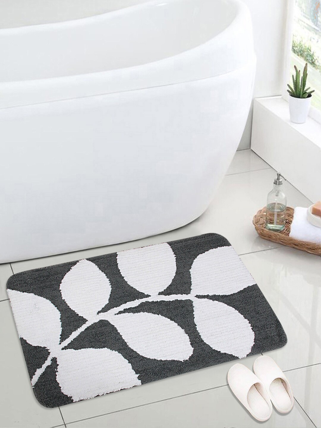 

Saral Home Grey & White Leaf Printed Microfiber Bath Rug