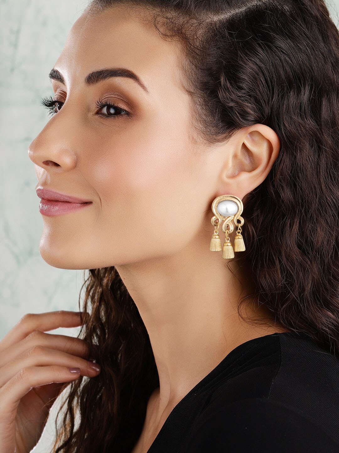

TOKYO TALKIES X rubans FASHION ACCESSORIES Gold-Plated & White Contemporary Jhumkas