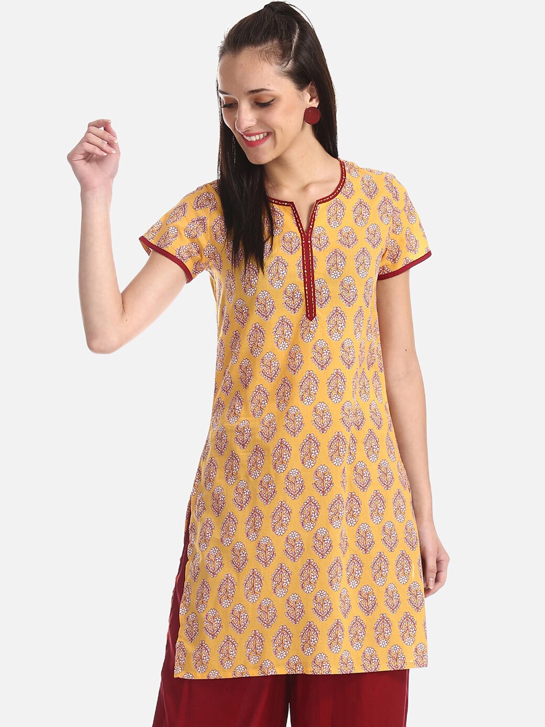 

Karigari Women Yellow Printed Straight Kurta