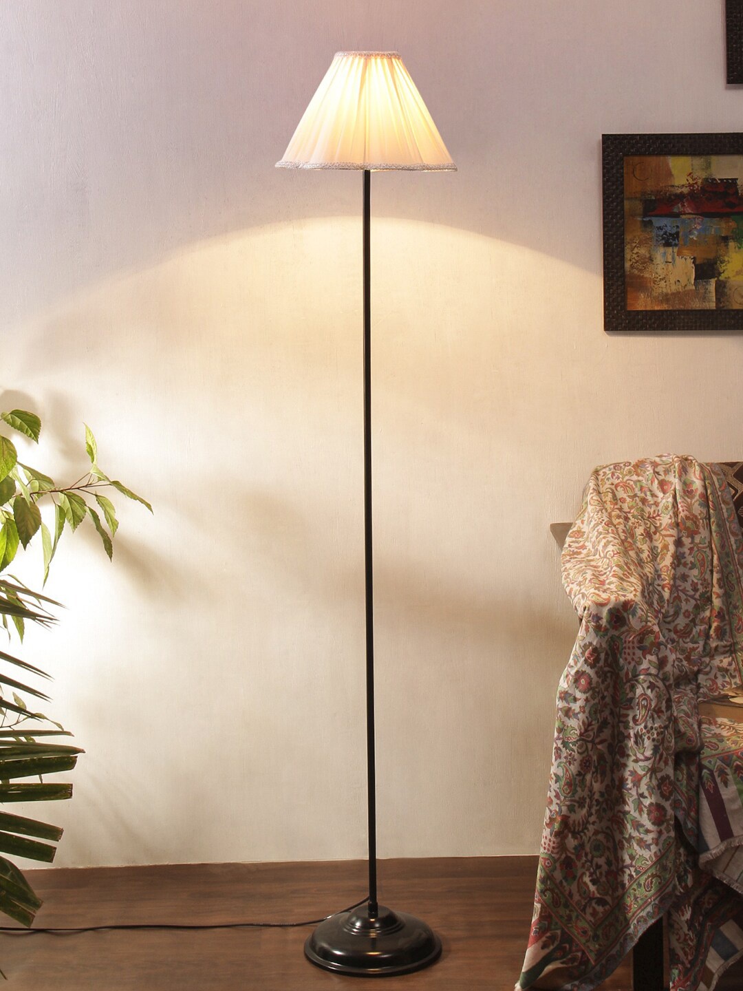 

Devansh Cream-Coloured & Black Solid Traditional Club Lamp with Shade