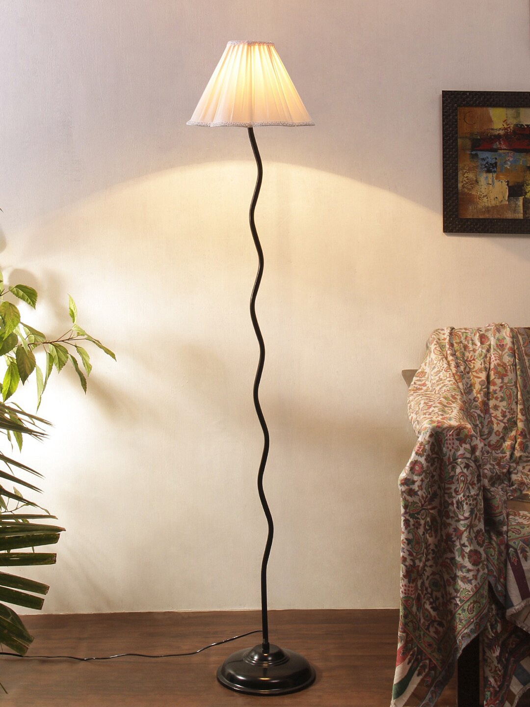 

Devansh Off-White & Black Solid Zigzag Iron Novelty Lamp