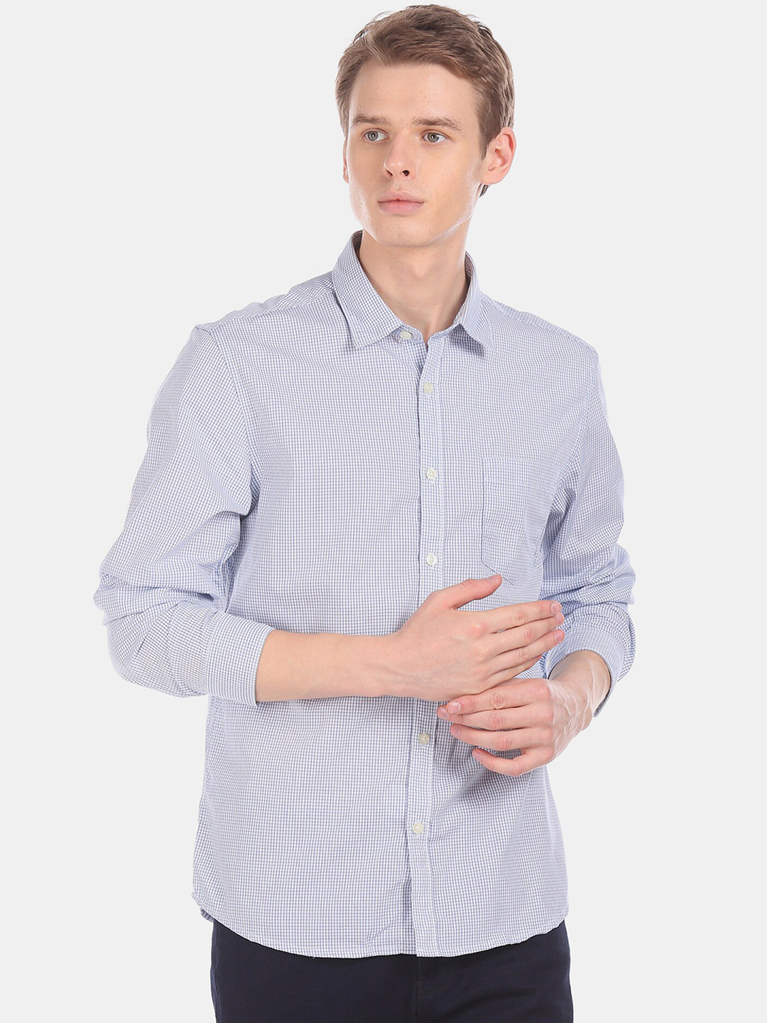 

Ruggers Men White & Blue Regular Fit Checked Casual Shirt