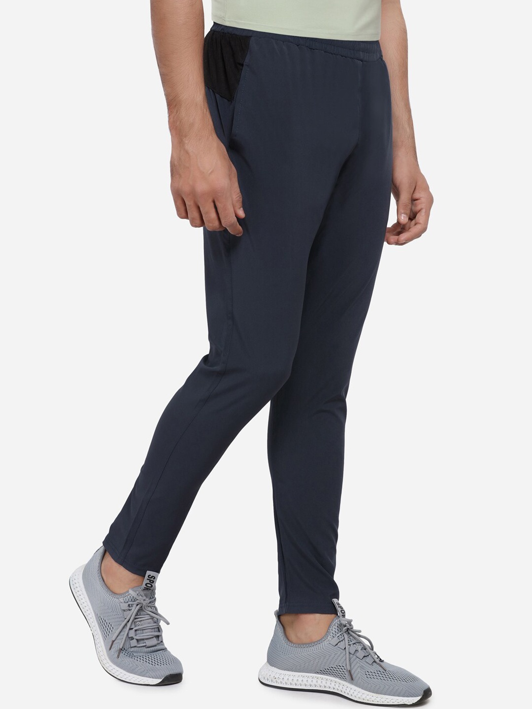 

FUAARK Men Blue Solid Slim Fit Track Pants