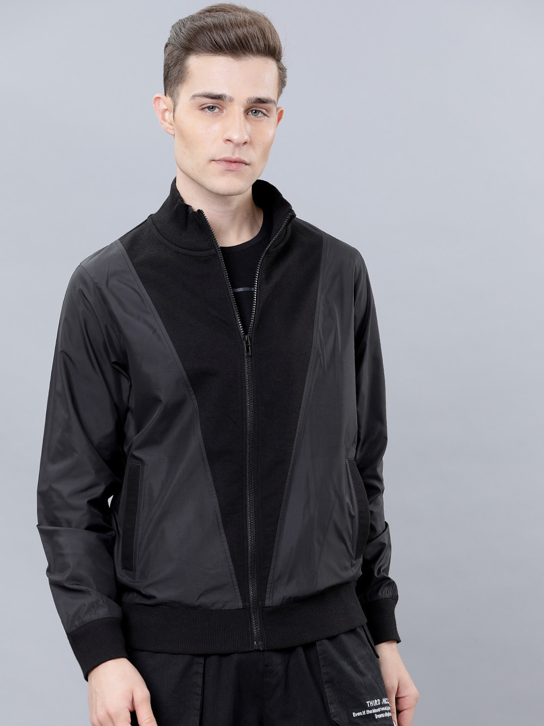 

HIGHLANDER Men Black & Grey Colourblocked Sweatshirt
