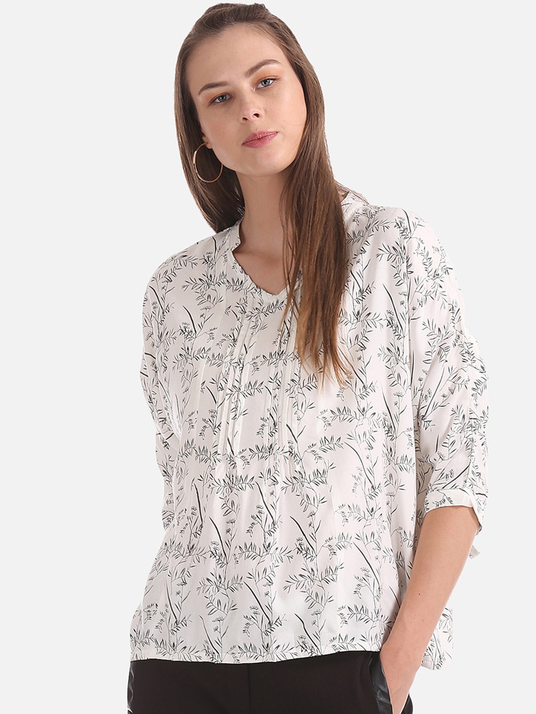 

Cherokee Women Off-White & Black Printed Top