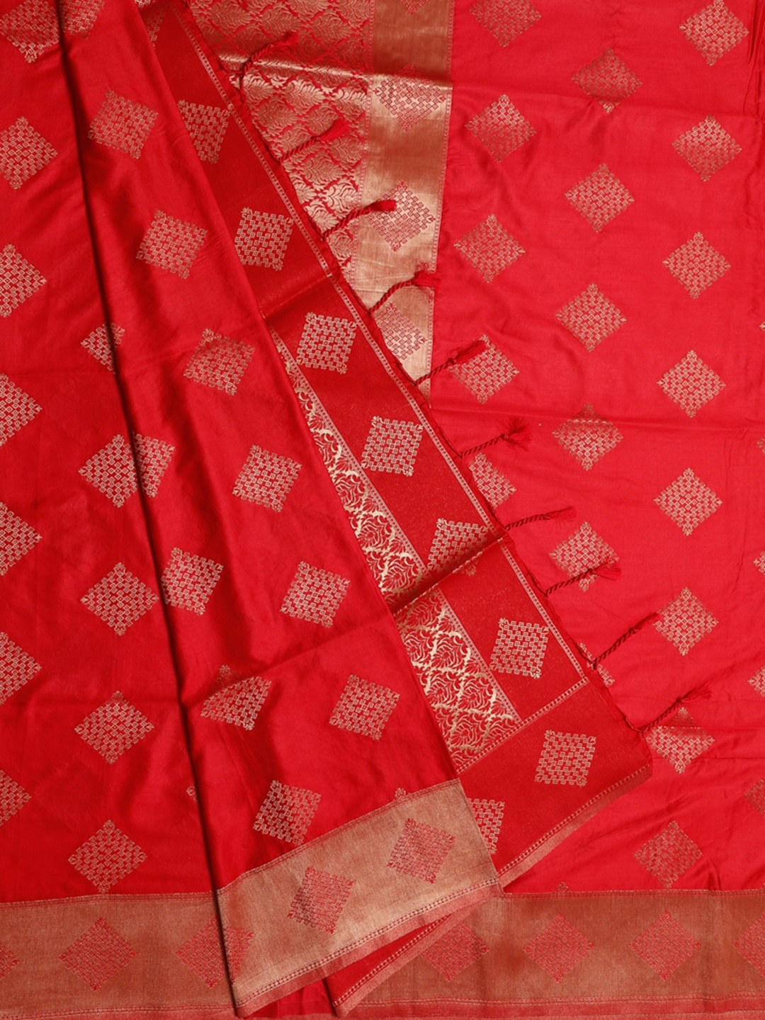 

Bangalore Silk Emporium Red Woven Design Saree