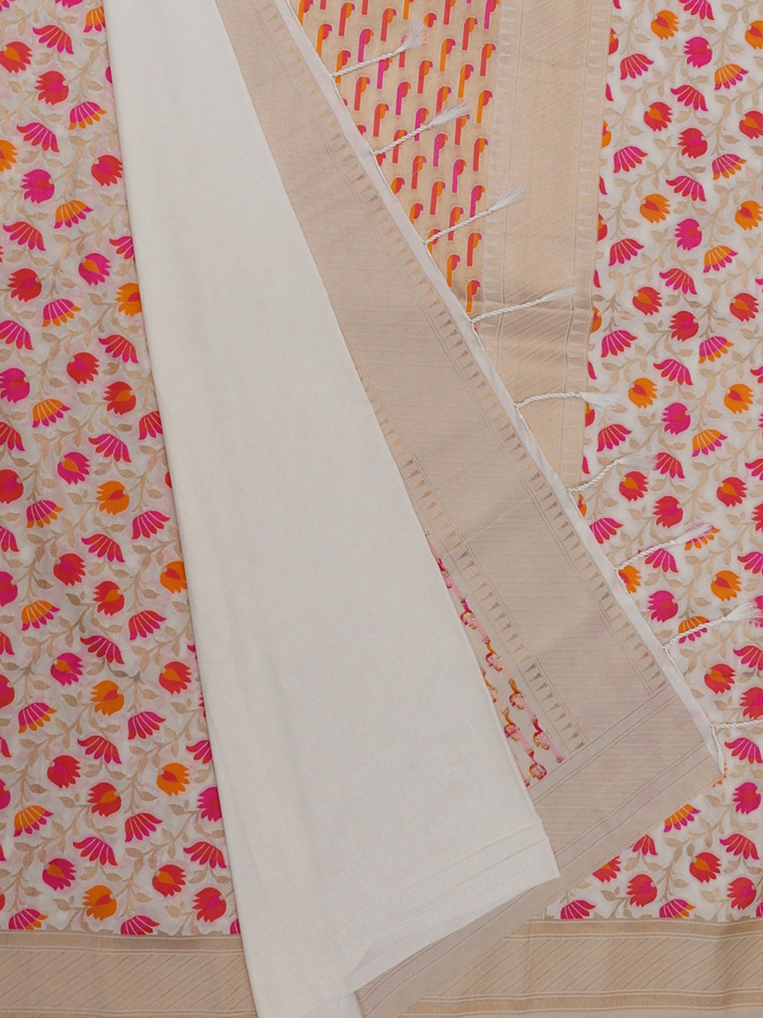 

Bangalore Silk Emporium Cream-Coloured Woven Design Saree