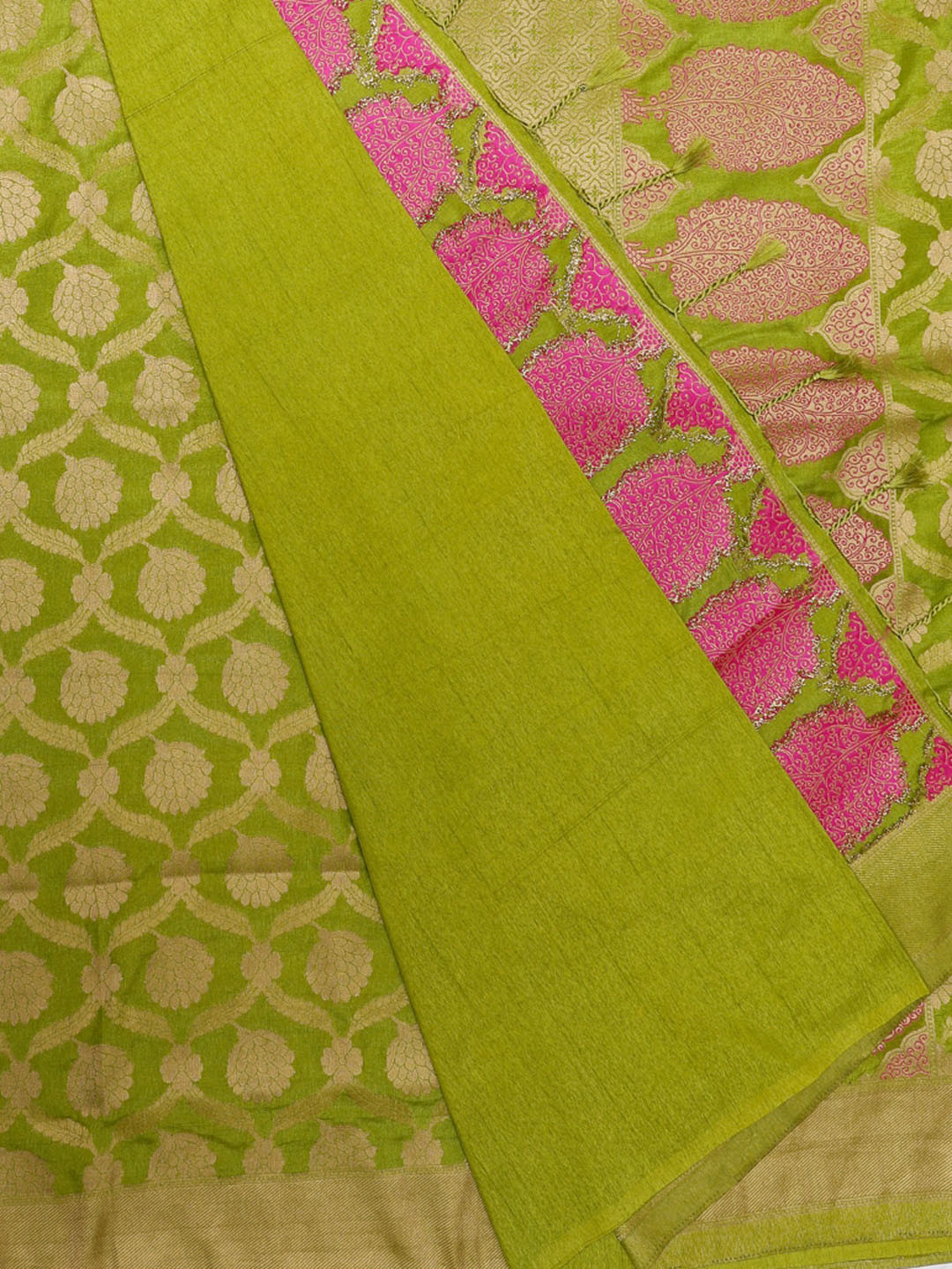 

Bangalore Silk Emporium Olive Green Woven Design Saree